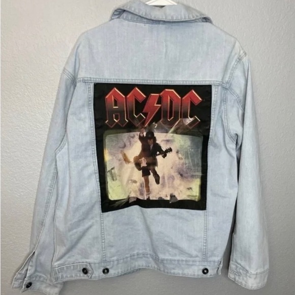 AC/DC DENIM JACKET EMBELLISHED WITH 16 PATCHES & 3-4 BUTTONS/PINS AND BACK ART - Picture 8 of 13